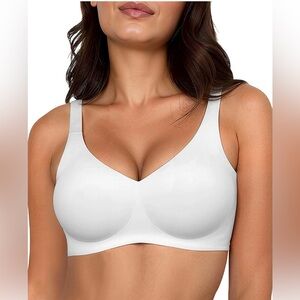 Seamless White Wireless Everyday Bra